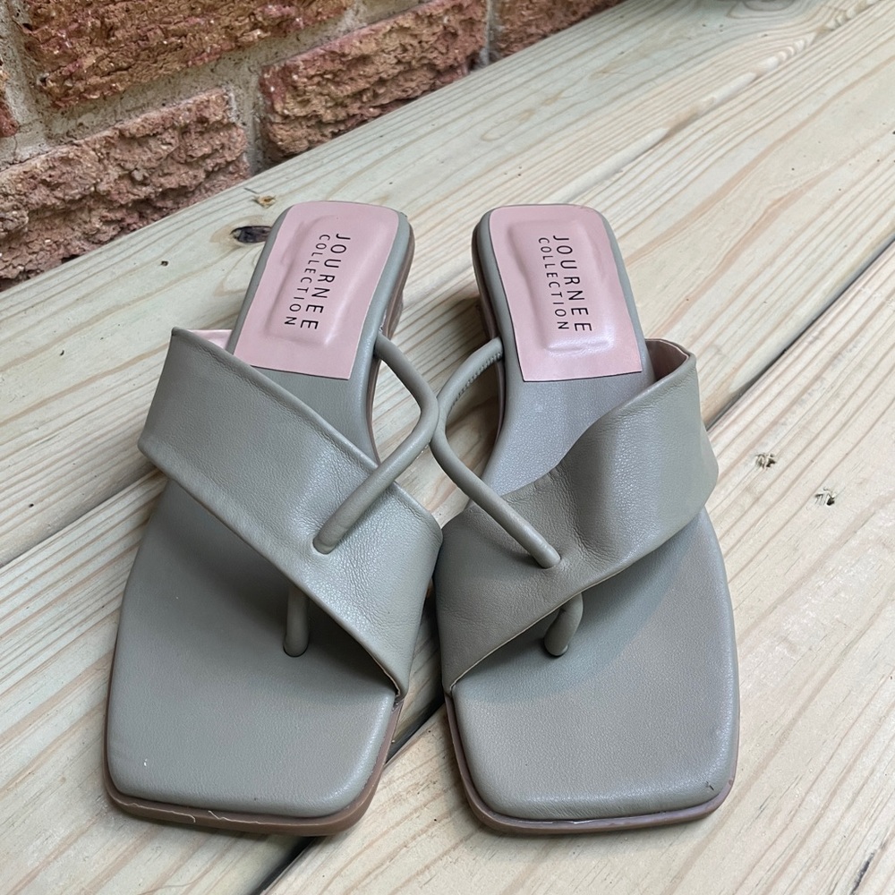 Journee Collection Women's Olive Sandals